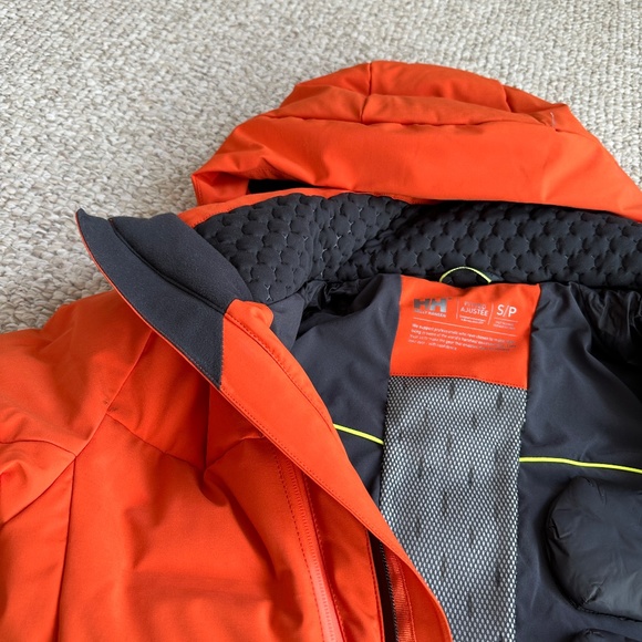 Small UNISEX Helly Hanson Insulated Ski Jacket - like new - Picture 4 of 8